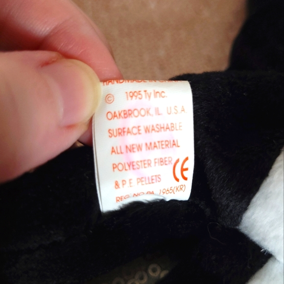 Ty Beanie Baby "Stinky" BNWT black and white skunk 🦨 - RARE - Picture 6 of 8